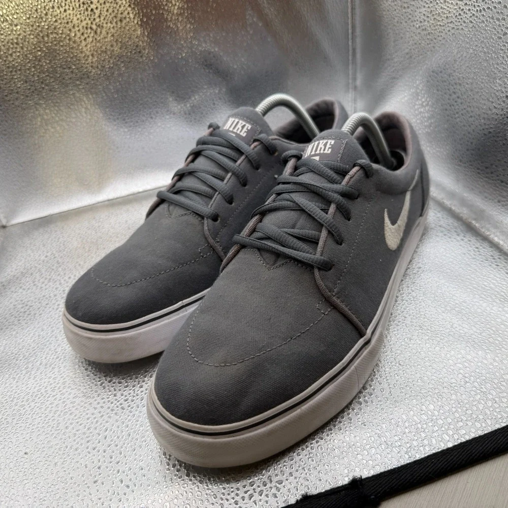 Nike product pair